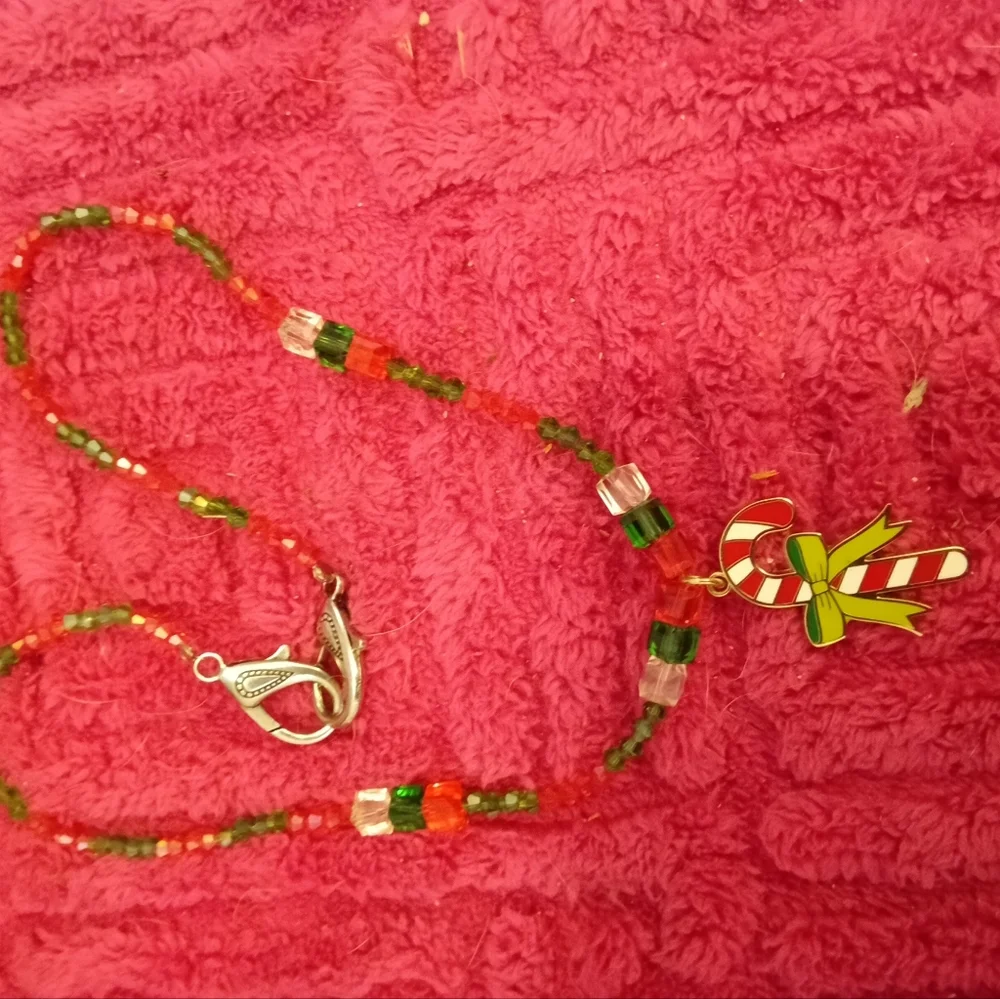 Elegant Green and Yellow Beaded Necklace - Picture 9 of 16
